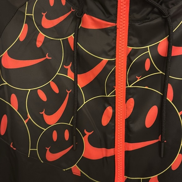 Nike Sportswear Windrunner Jacket Smiles Size L - Picture 2 of 5